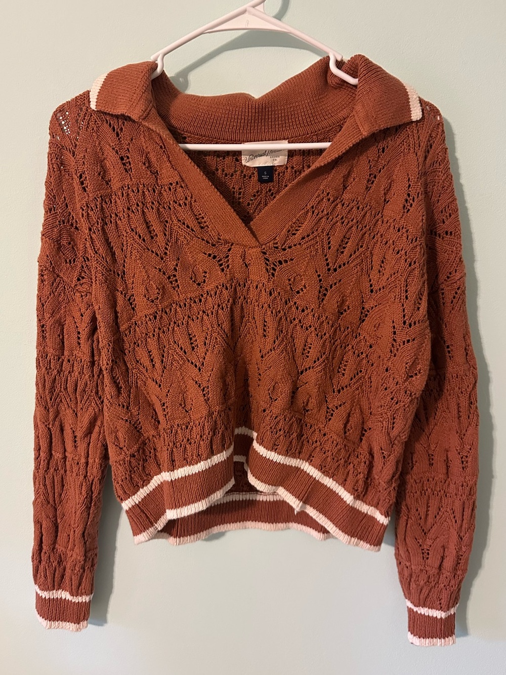 Universal Thread Open-Knit V-Neck Sweater in Rust with White Trim